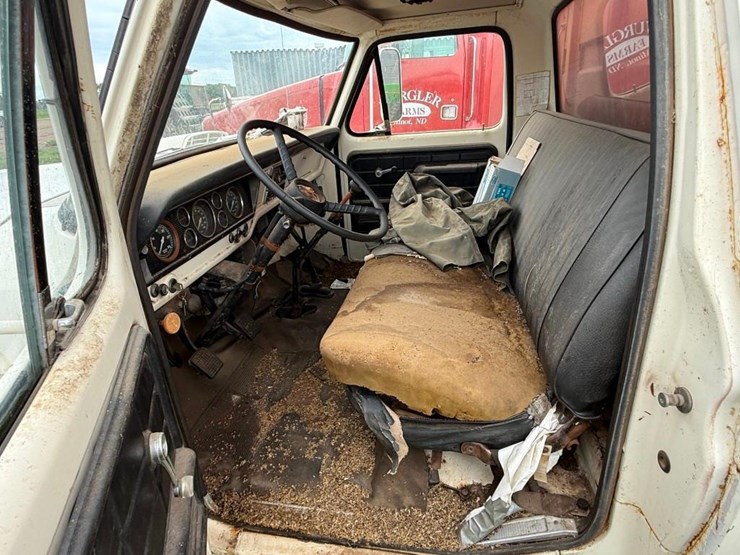 1974-ford-f750-image-12