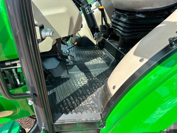2020-john-deere-5075e-image-49