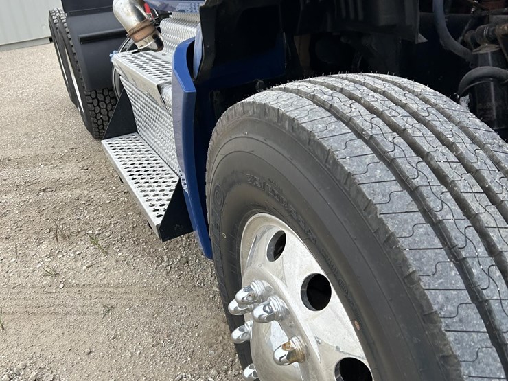 2018-kenworth-t680-image-41