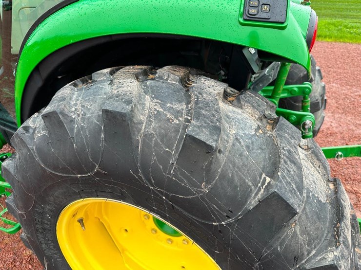 2018-john-deere-4052r-image-8