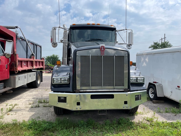 2012-kenworth-t800-image-2