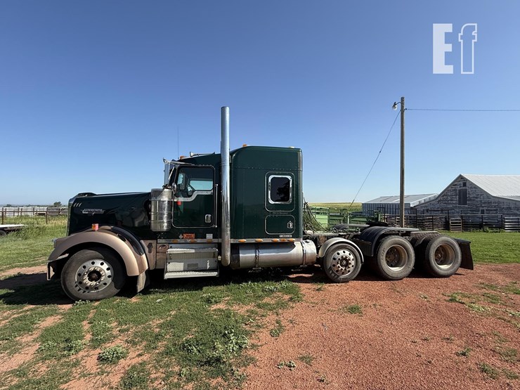 2005-kenworth-w900-image-2