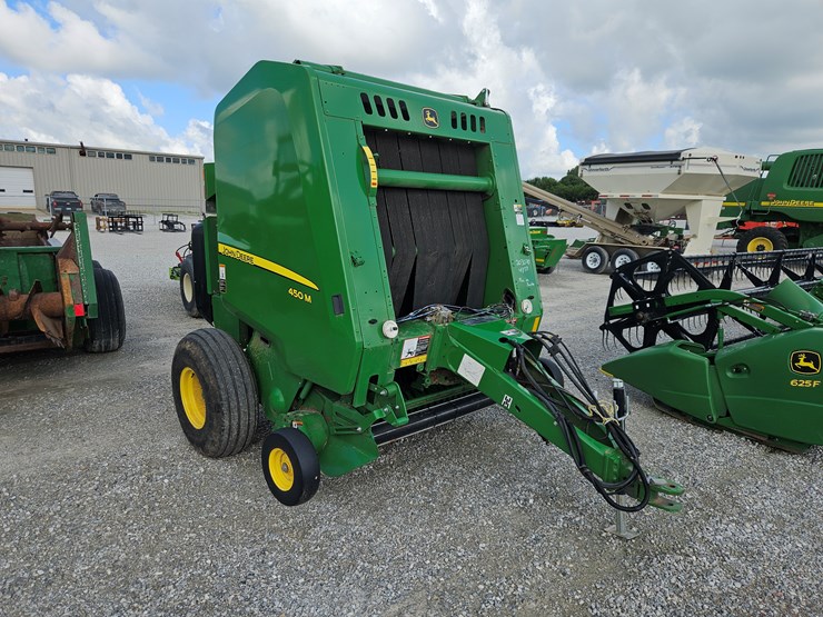 2021-john-deere-450m-image-1