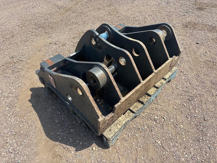 2022-werk-brau-wheel-loader-quick-attach-image-4