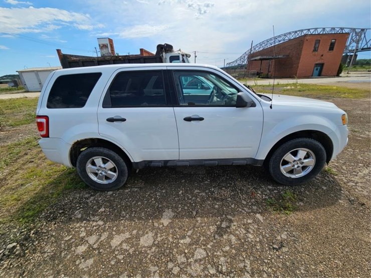 2011-ford-escape-image-6