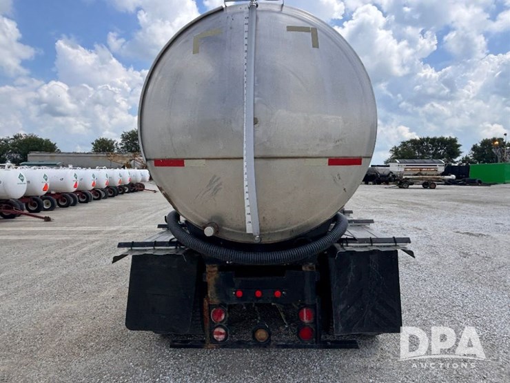 2000-peterbilt-357-image-11