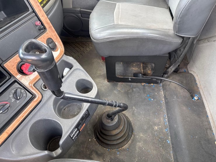 2011-international-prostar-image-26