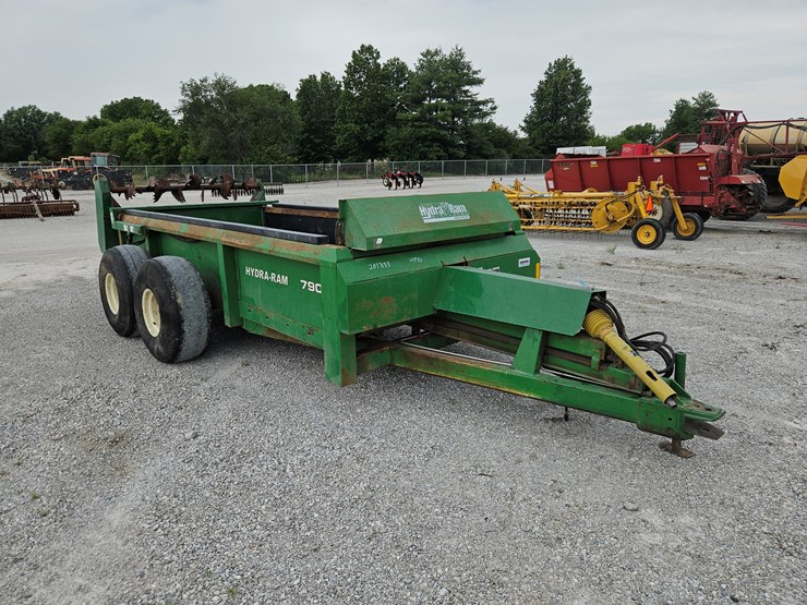 #201888-•-2011-pik-rite-790-manure-spreader-image-1