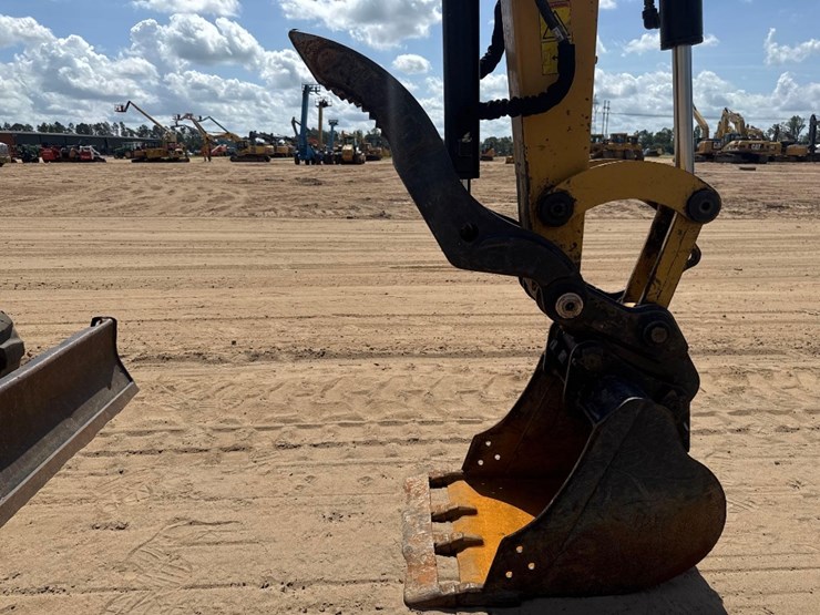 2015-caterpillar-305e2-cr-image-25
