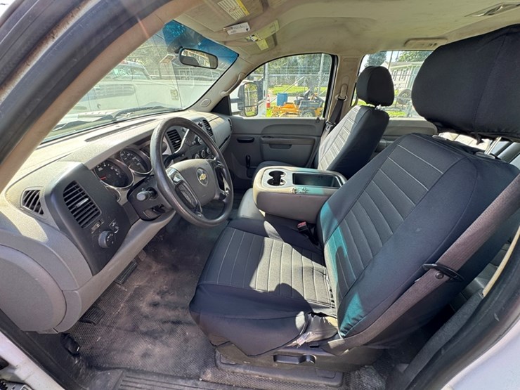 2011-chevrolet-silverado-2500-image-5