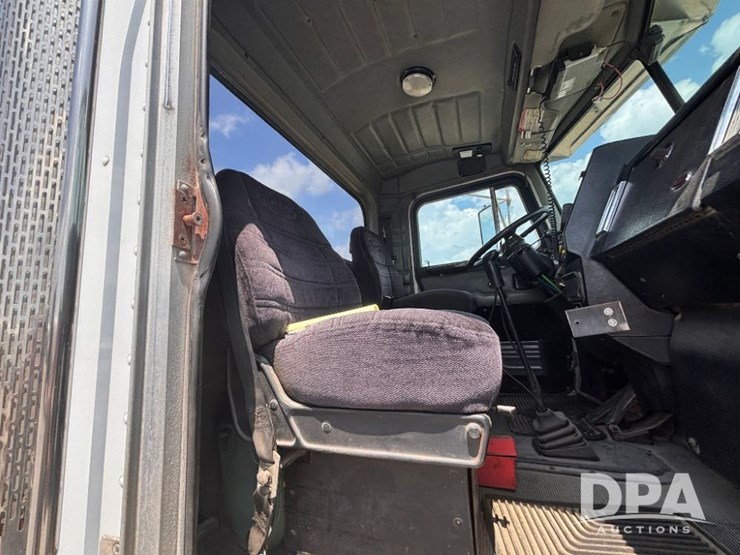 2000-peterbilt-357-image-74