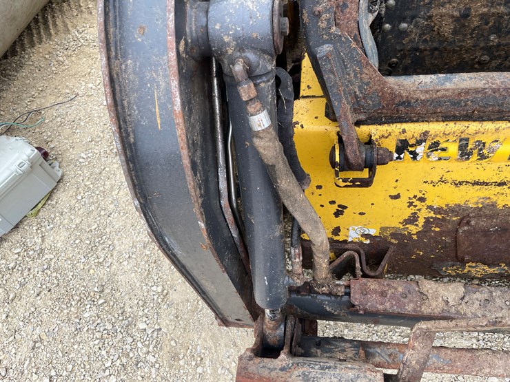 new-holland-l215-image-18