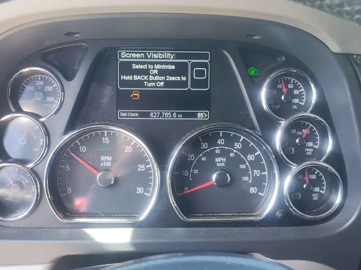 2021-peterbilt-567-image-12