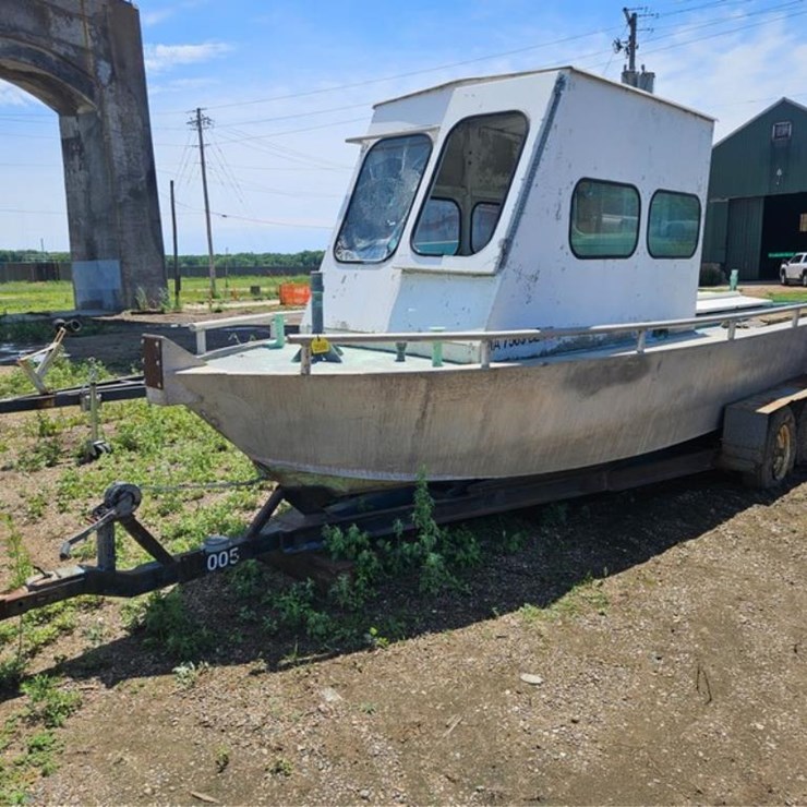 #2586 • 25' Aluminum John Boat