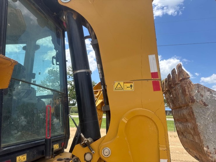2019-caterpillar-440-image-14