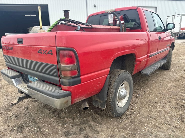 2000-dodge-2500-image-3