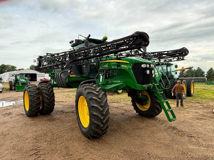 john-deere-4830-image-4
