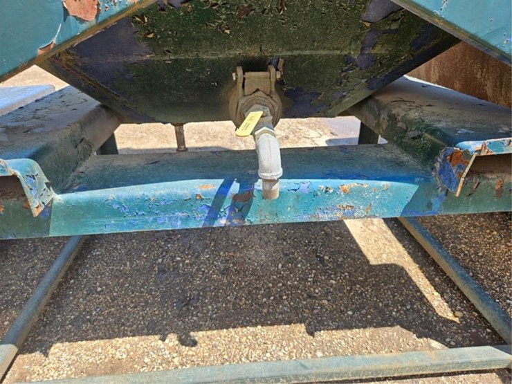 #2561-•-waster-oil-tank-w/fork-pockets-image-6