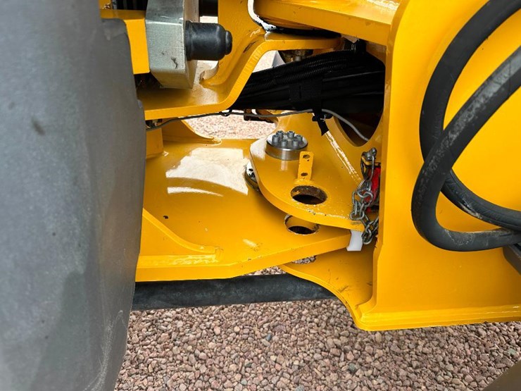 2019-deere-244l-image-35