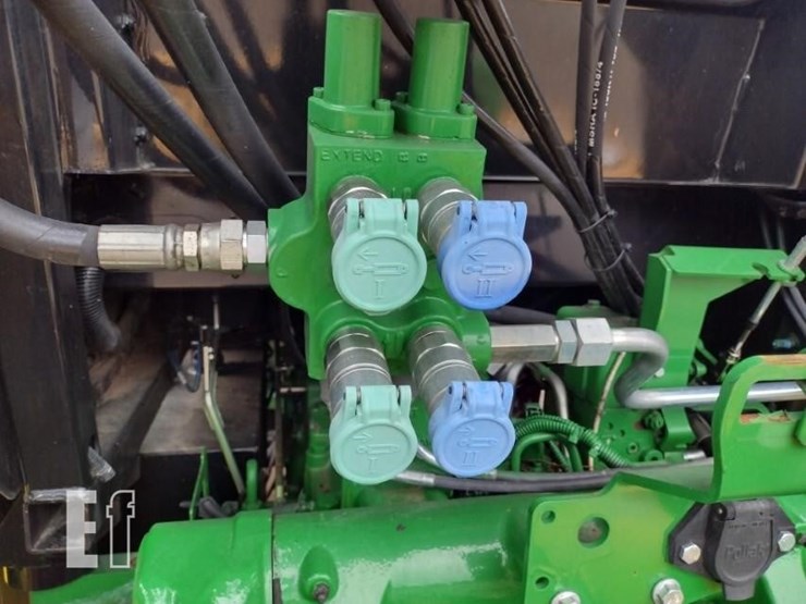 2015-john-deere-6105d-image-22