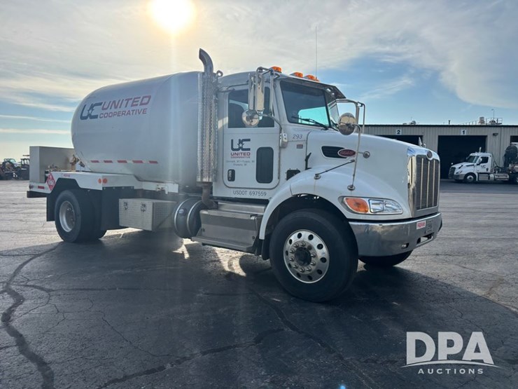 2013-peterbilt-337-image-18