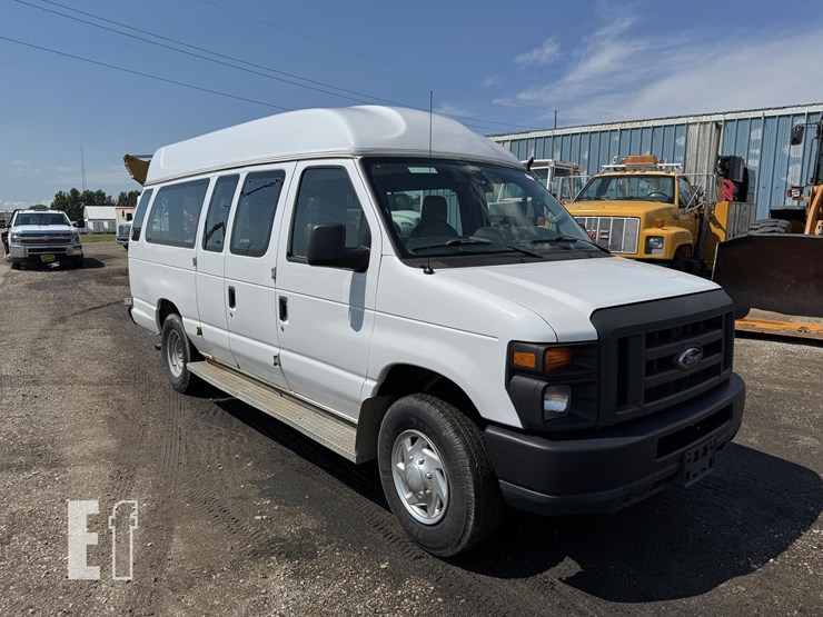 2012-ford-e250-image-2