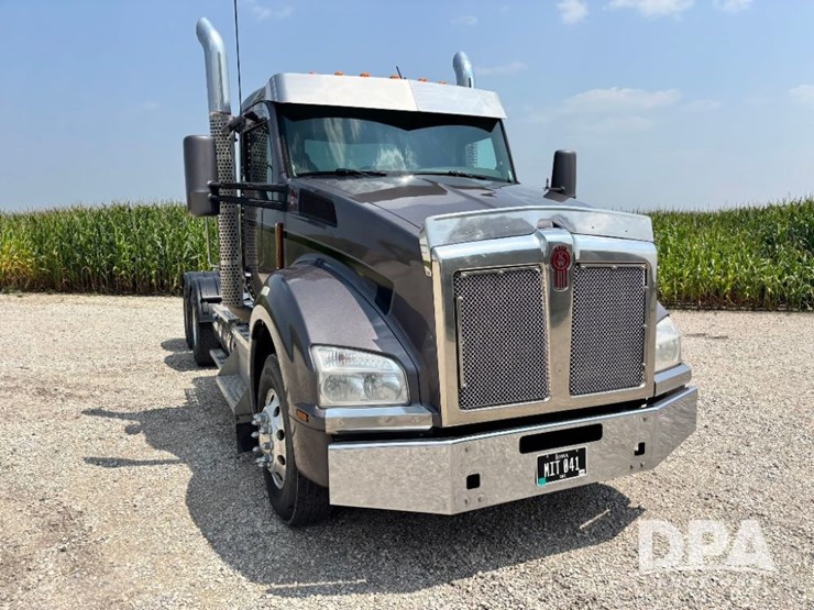 2016-kenworth-t880-image-17