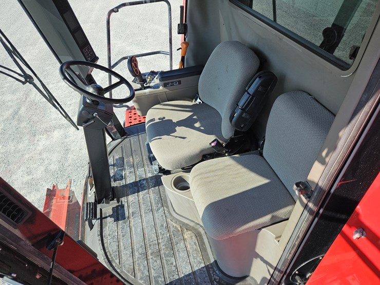 2009-case-ih-6088-image-7
