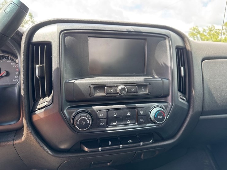 2018-chevrolet-silverado-image-25