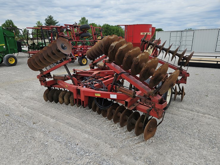 case-ih-3800-image-7