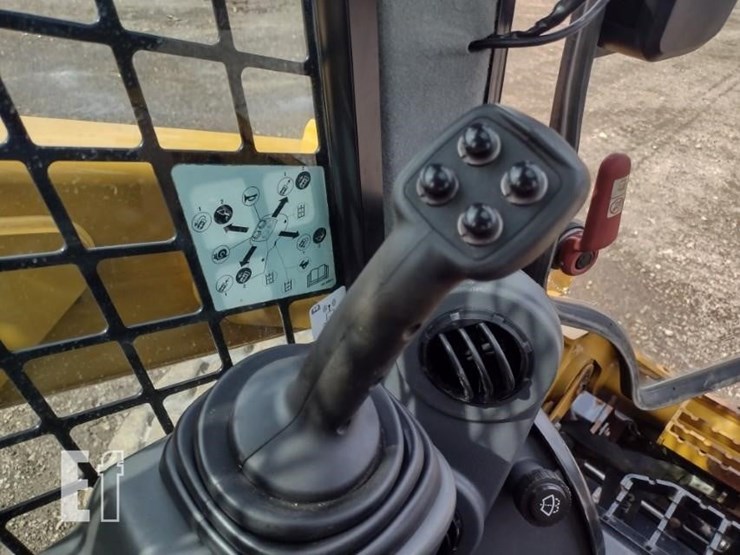 2018-caterpillar-246d-image-9