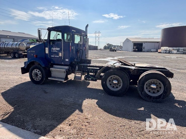 2000-kenworth-t800-image-12