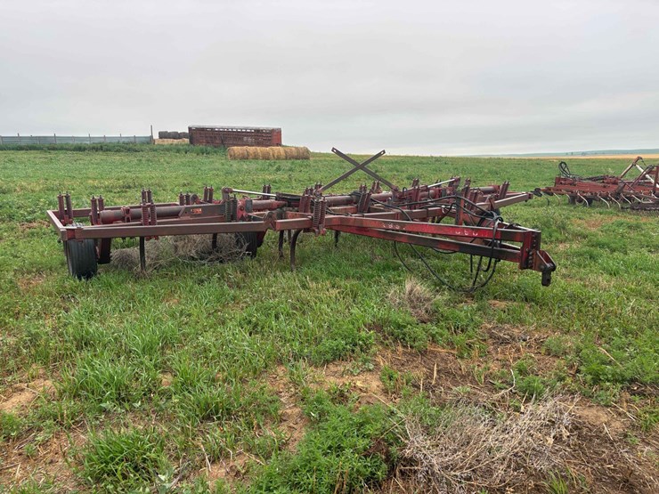 massey-ferguson-126-image-1