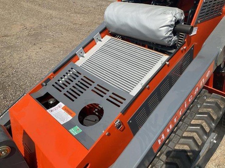 #1002-•-hurricane-hrc-700-mini-skid-steer-loader-image-27