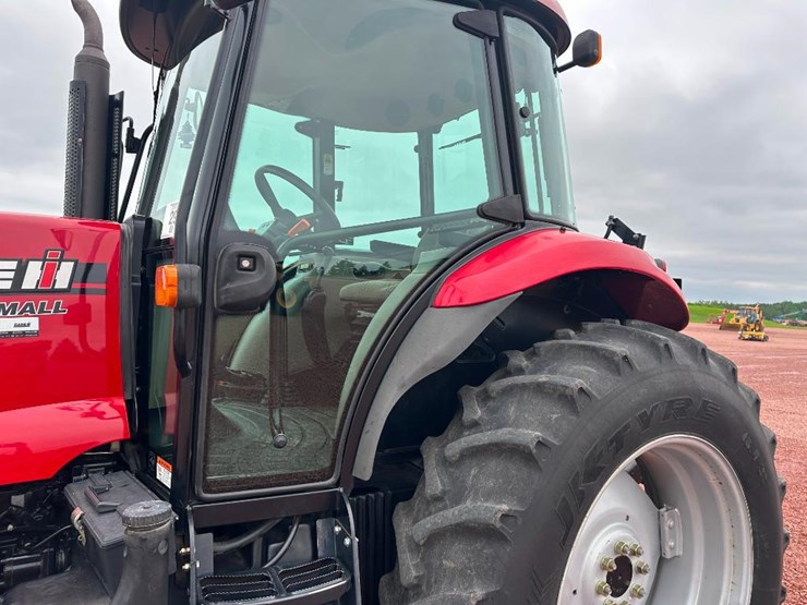 2015-case-ih-farmall-125a-image-11