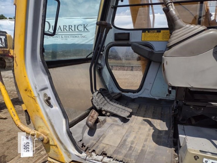 1992-deere-490e-image-12
