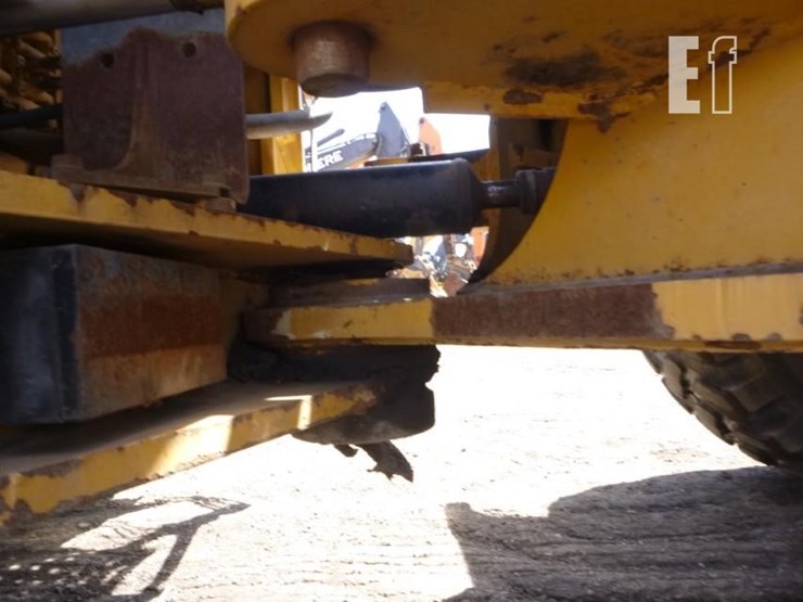 2013-deere-544k-image-28