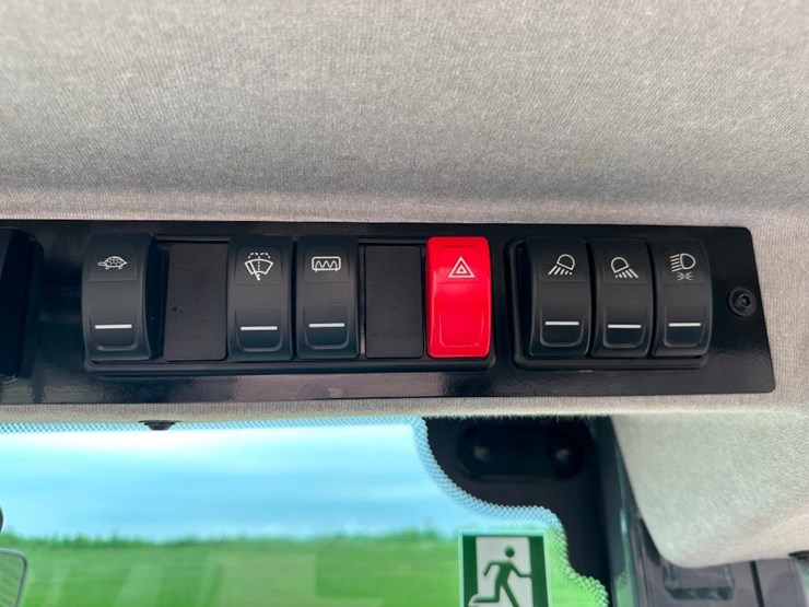 2019-deere-244l-image-58