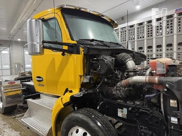 2022-kenworth-t680-image-40
