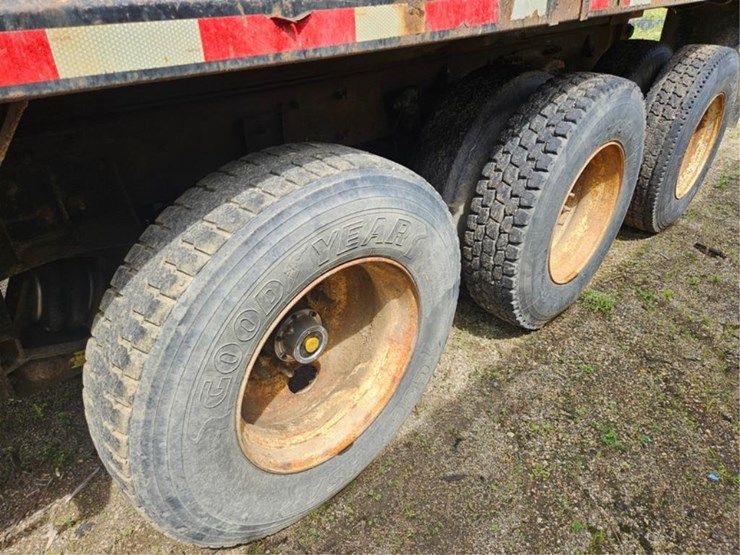 #2526-•-2007-freightliner-m2-tandem-axle-dump-truck-image-25
