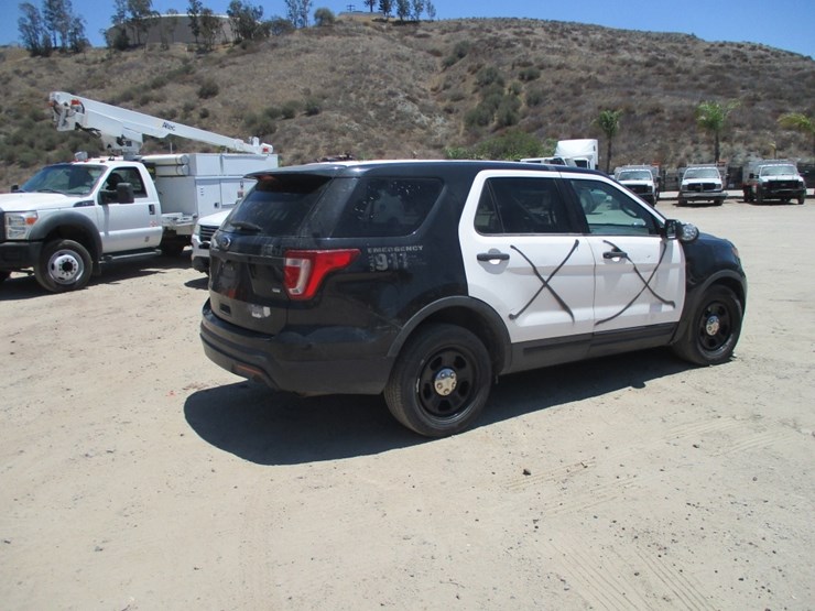 2015-ford-explorer-image-3