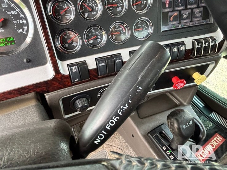 2014-kenworth-w900-image-97