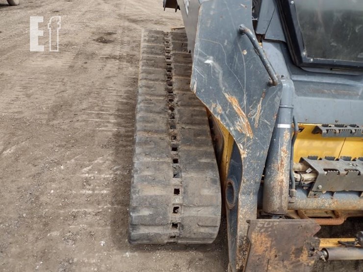 2020-deere-331g-image-23