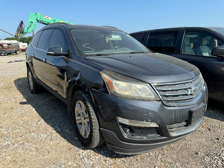 2013-chevrolet-traverse-image-2