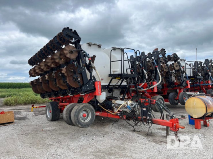 2017-kuhn-gladiator-1205-strip-till-bar-(jn2500)-image-1