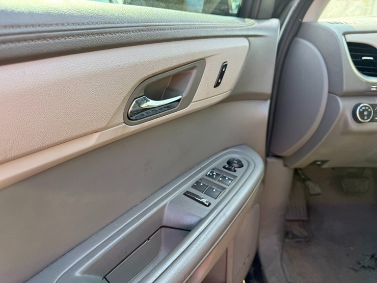 2013-chevrolet-traverse-image-30