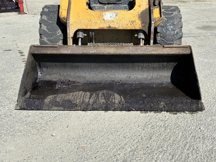 2015-caterpillar-272d-xhp-image-5