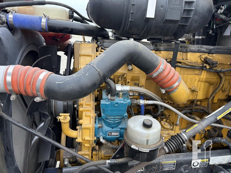 2014-kenworth-t600-image-26