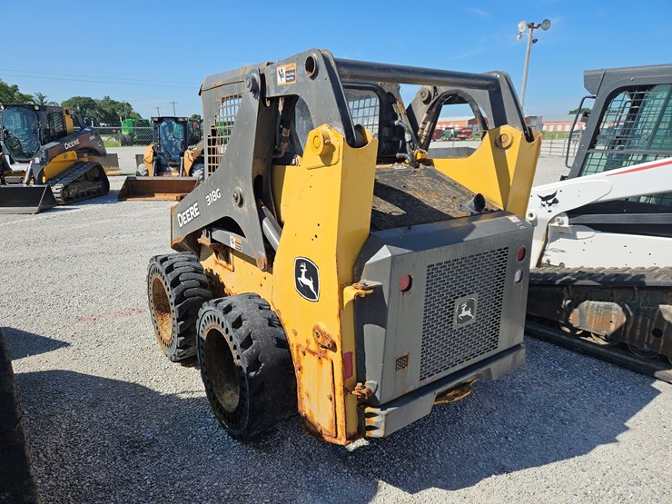 2019-deere-318g-image-11