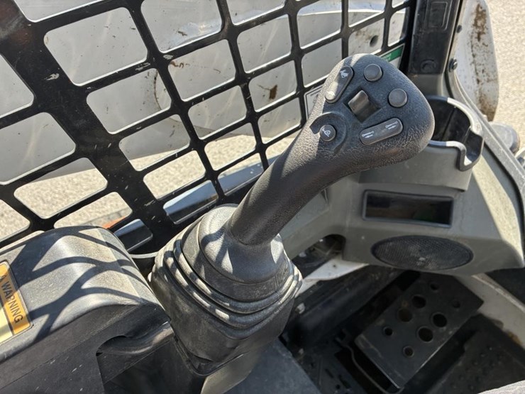 2019-bobcat-t740-image-13